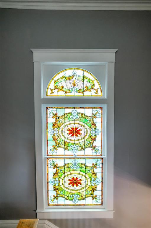 603 N 5th St, Atchison, KS 66002 - detailed view of crown molding