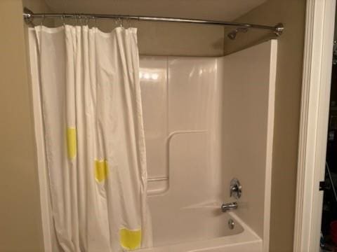 bathroom with shower / bath combo