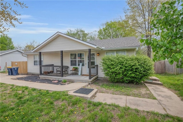 view of front of property featuring covered porch and fence