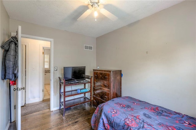 6606 E 135th St, Grandview, MO 64030 - bedroom with wood finished floors, a textured ceiling, ceiling fan, and baseboards