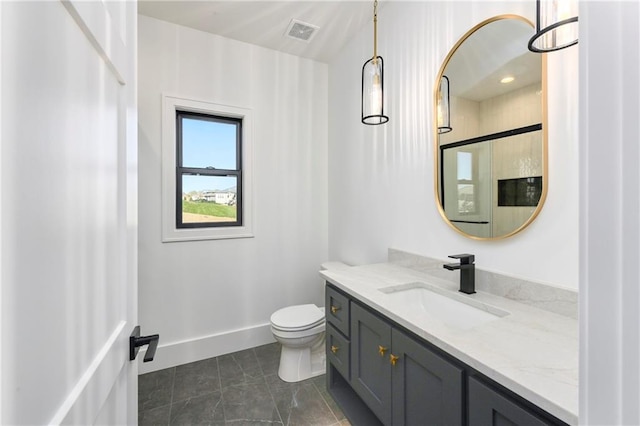 full bathroom with toilet, baseboards, visible vents, an enclosed shower, and vanity