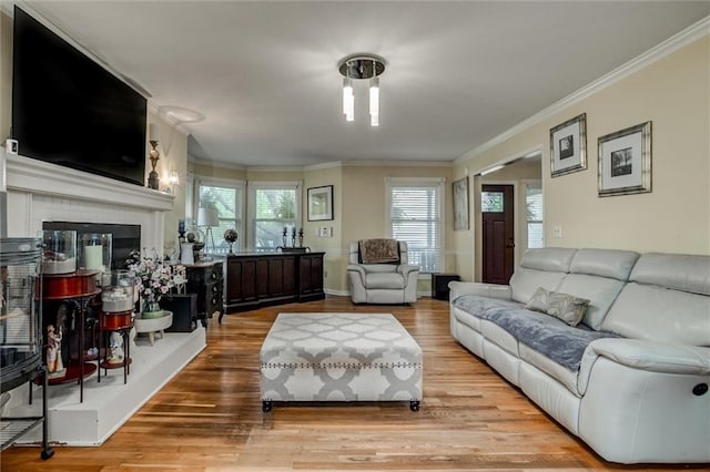 653 NE Reed Xing, Lees Summit, MO 64086 - living area with crown molding and wood finished floors