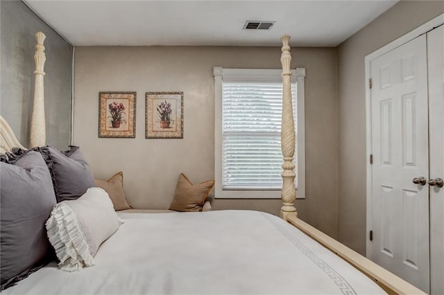 653 NE Reed Xing, Lees Summit, MO 64086 - bedroom with visible vents and multiple windows