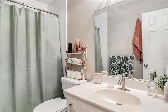 653 NE Reed Xing, Lees Summit, MO 64086 - full bath featuring vanity, a shower with curtain, and toilet