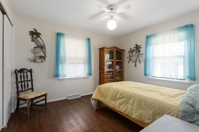 108 Sunrise Ct, Ozawkie, KS 66070 - bedroom with dark wood-style floors, visible vents, baseboards, a textured ceiling, and ceiling fan