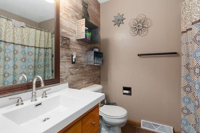 108 Sunrise Ct, Ozawkie, KS 66070 - bathroom with toilet, vanity, a shower with shower curtain, and visible vents