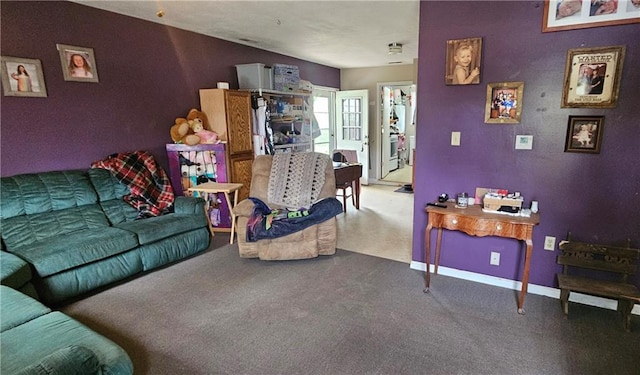 507 E Monroe St, Pittsburg, KS 66762 - carpeted living room featuring baseboards