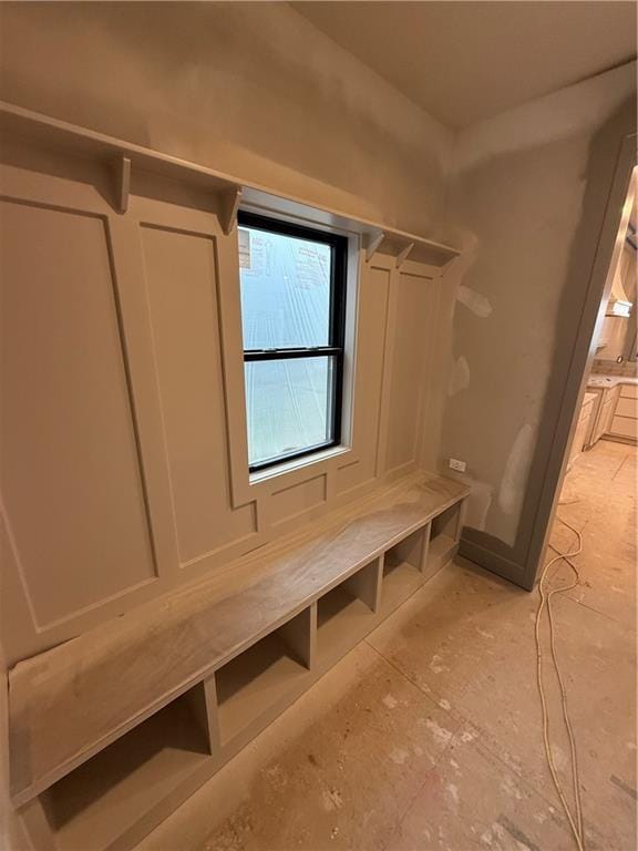 7080 NW Forest Lakes Dr, Parkville, MO 64152 - view of mudroom