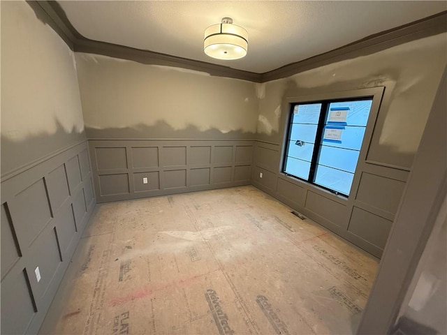 7080 NW Forest Lakes Dr, Parkville, MO 64152 - spare room featuring a decorative wall and wainscoting