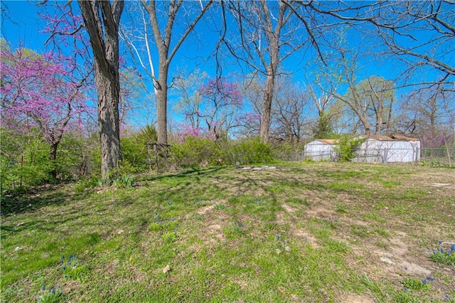 3422 N 71st St, Kansas City, KS 66109 - view of yard with fence