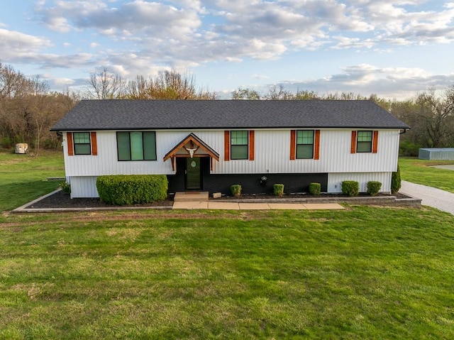 20609 NE 161st St, Kearney, MO 64060 - raised ranch featuring a shingled roof and a front lawn