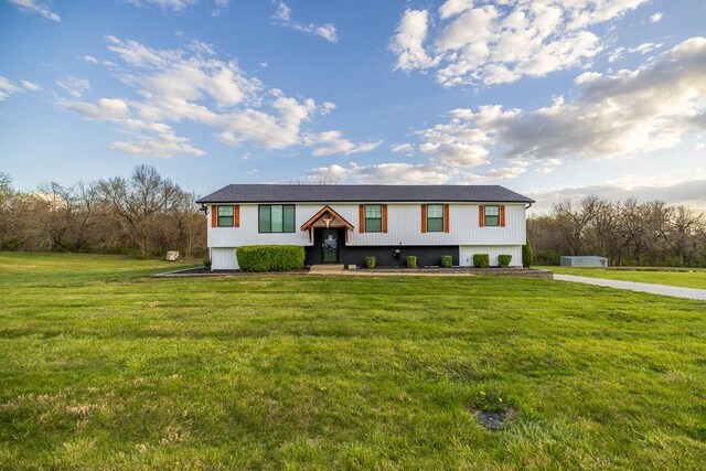 20609 NE 161st St, Kearney, MO 64060 - bi-level home with driveway and a front yard