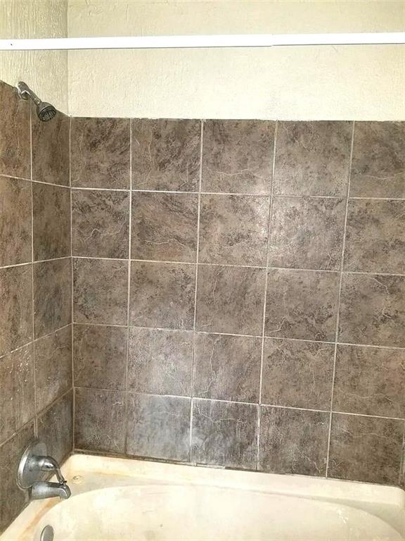 2109 E 58th St, Kansas City, MO 64130 - full bathroom with shower / washtub combination