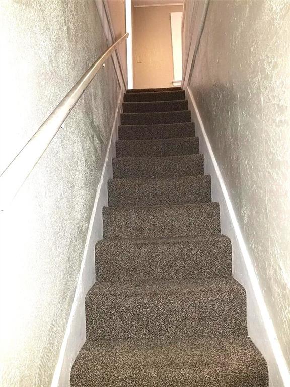 2109 E 58th St, Kansas City, MO 64130 - view of stairway