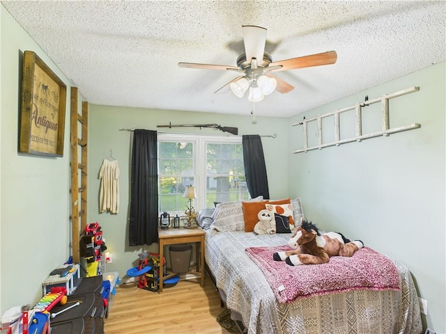 305 California Ave, Windsor, MO 65360 - bedroom featuring wood finished floors, a textured ceiling, and a ceiling fan