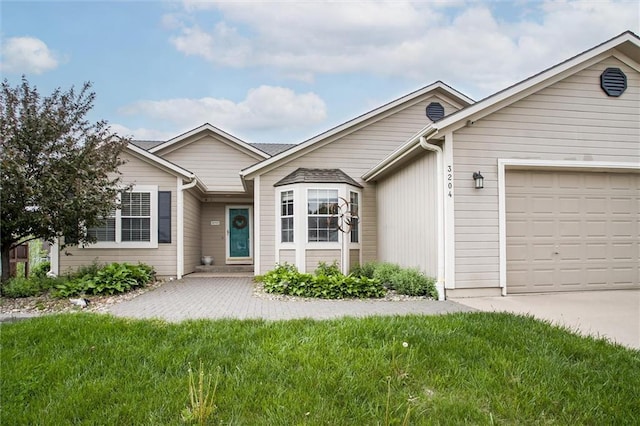 3204 SW Alice Ln, Lees Summit, MO 64082 - single story home with an attached garage, driveway, and a front yard
