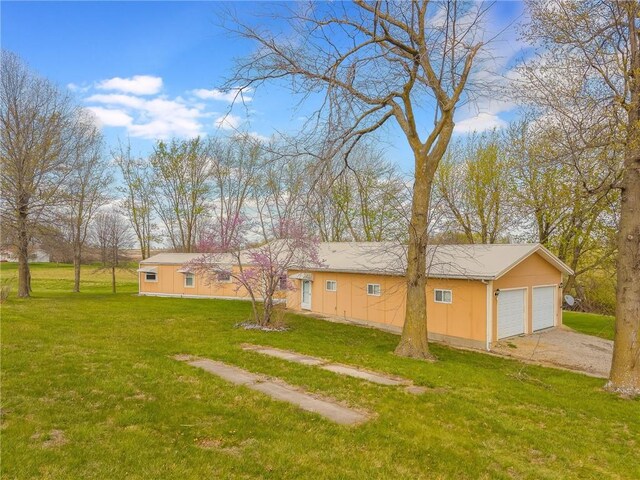 20 SE E Hwy, Trenton, MO 64683 - view of yard featuring driveway and a garage