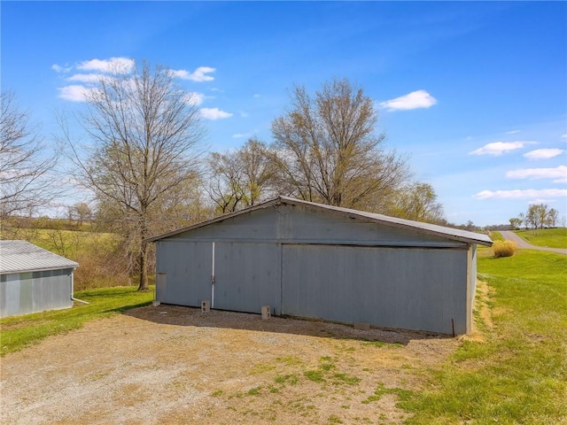20 SE E Hwy, Trenton, MO 64683 - view of pole building featuring a yard