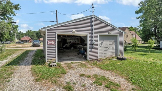 812 Pacific Ave, Osawatomie, KS 66064 - view of detached garage