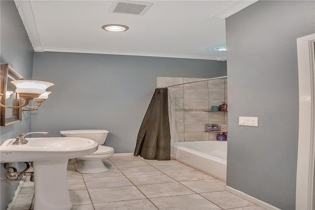 812 Pacific Ave, Osawatomie, KS 66064 - bathroom featuring ornamental molding, tile patterned floors, and shower / tub combo with curtain