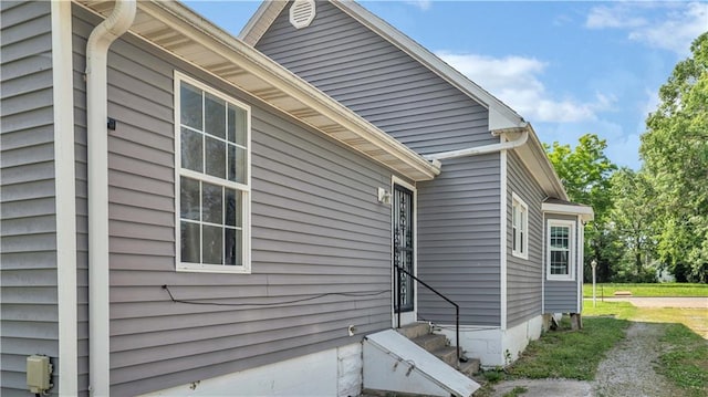 812 Pacific Ave, Osawatomie, KS 66064 - view of side of home featuring entry steps