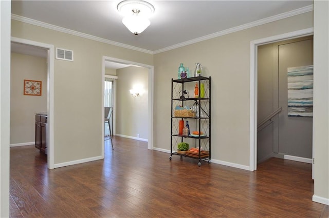 464 W 104th St Unit A, Kansas City, MO 64114 - interior space with wood finished floors, visible vents, baseboards, and ornamental molding