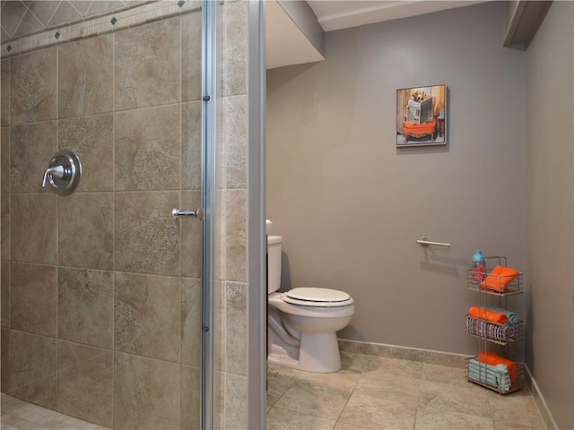 464 W 104th St Unit A, Kansas City, MO 64114 - bathroom featuring a shower stall, toilet, and baseboards