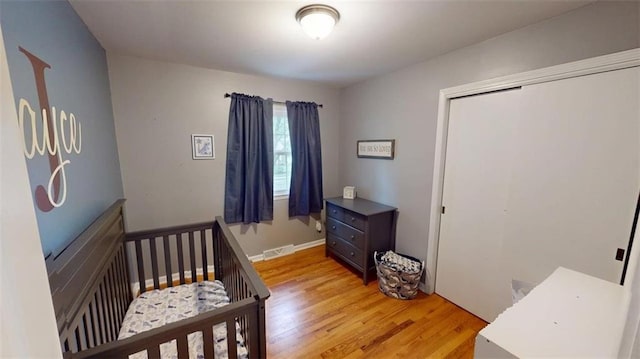 11706 W 69th St, Shawnee, KS 66203 - bedroom featuring light wood-type flooring and a closet
