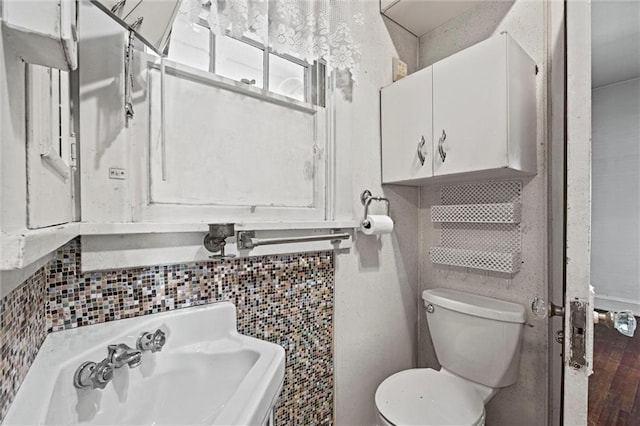 bathroom featuring toilet