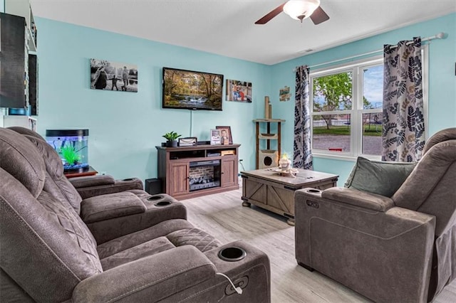 204 Lynn St, Lathrop, MO 64465 - living area featuring light wood-style flooring and ceiling fan