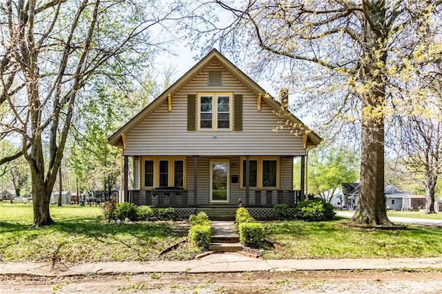 401 E Jackson St, Windsor, MO 65360 - bungalow featuring a front yard and covered porch