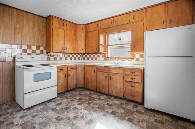 707 E 8th St, Trenton, MO 64683 - kitchen featuring stone finish floor, tasteful backsplash, a sink, and white appliances