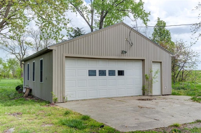 611 E 8th St, Wellsville, KS 66092 - view of detached garage