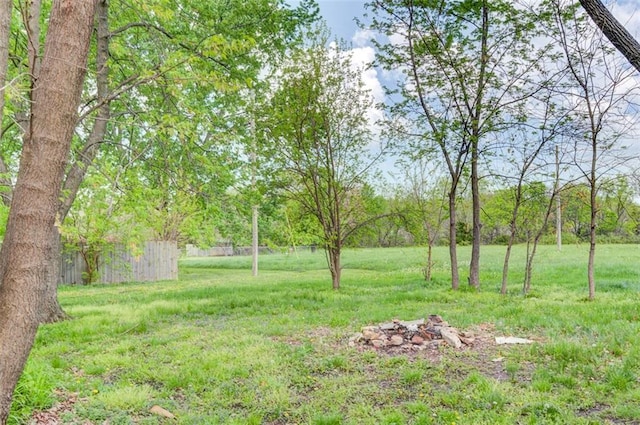 611 E 8th St, Wellsville, KS 66092 - view of yard
