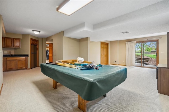 game room featuring light colored carpet, a sink, baseboards, billiards, and visible vents
