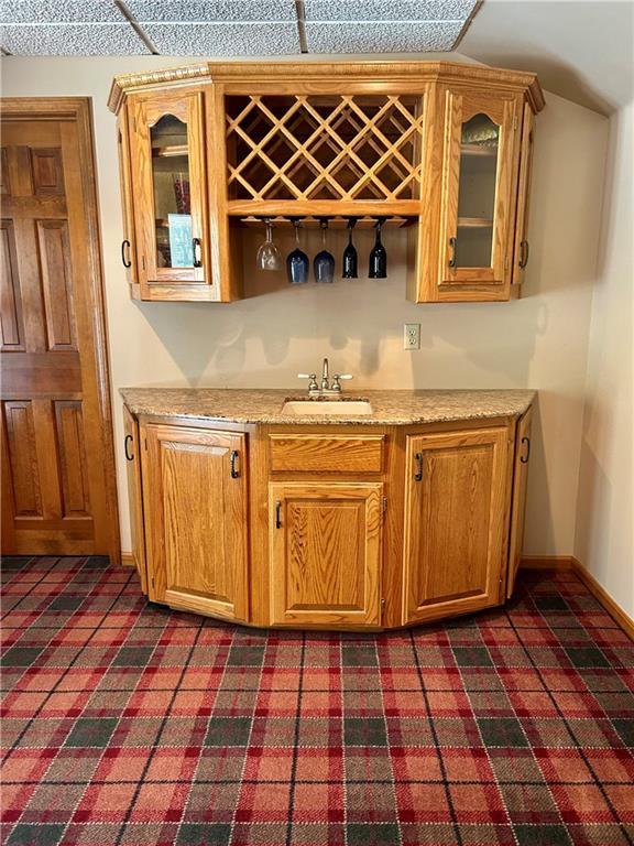 2317 Rhonda Rd, Excelsior Springs, MO 64024 - indoor wet bar with baseboards and dark colored carpet