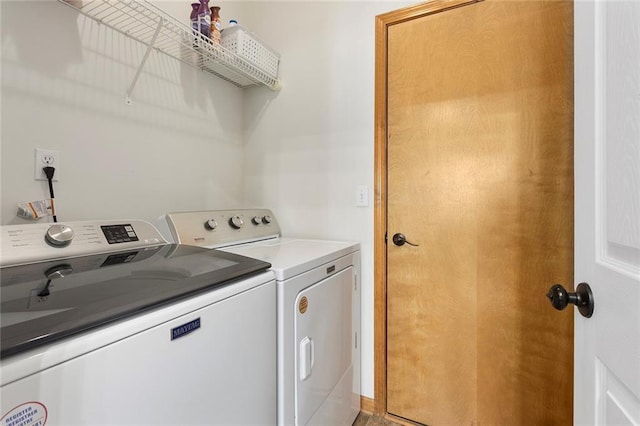laundry area with laundry area and washing machine and clothes dryer