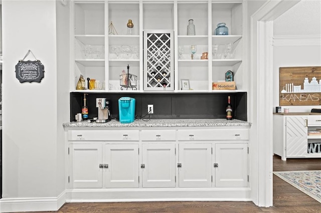 5518 Virginia Ave, Kansas City, MO 64110 - indoor dry bar with dark wood-type flooring and crown molding