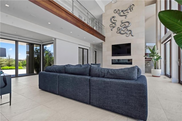 10712 W 165th St, Overland Park, KS 66221 - tiled living area featuring a towering ceiling
