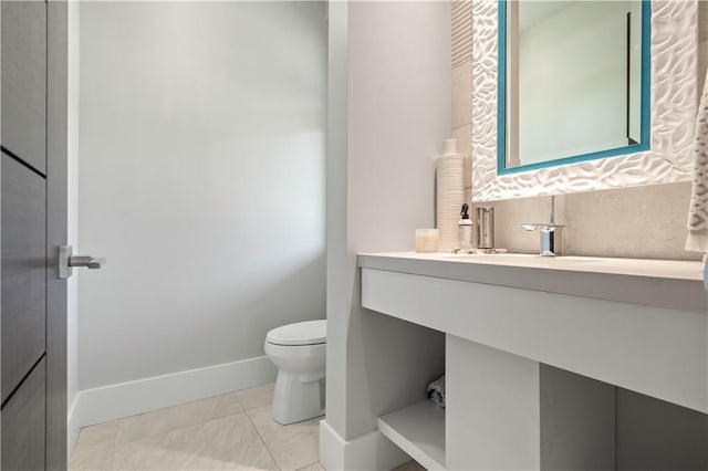 10712 W 165th St, Overland Park, KS 66221 - bathroom featuring toilet, vanity, baseboards, and tile patterned flooring