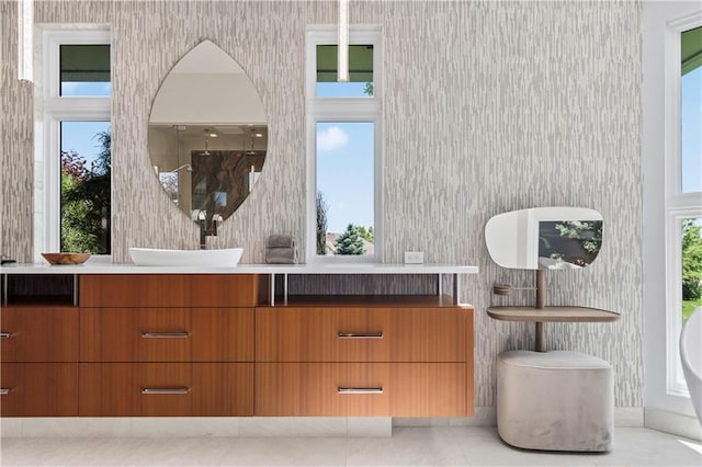 10712 W 165th St, Overland Park, KS 66221 - bathroom featuring vanity