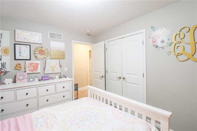 1215 Nottingham Dr, Warrensburg, MO 64093 - bedroom featuring baseboards, visible vents, and a closet