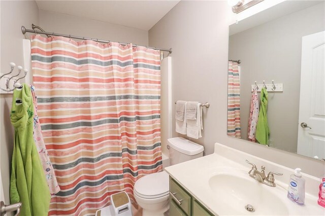 1215 Nottingham Dr, Warrensburg, MO 64093 - full bath featuring vanity, toilet, and a shower with shower curtain