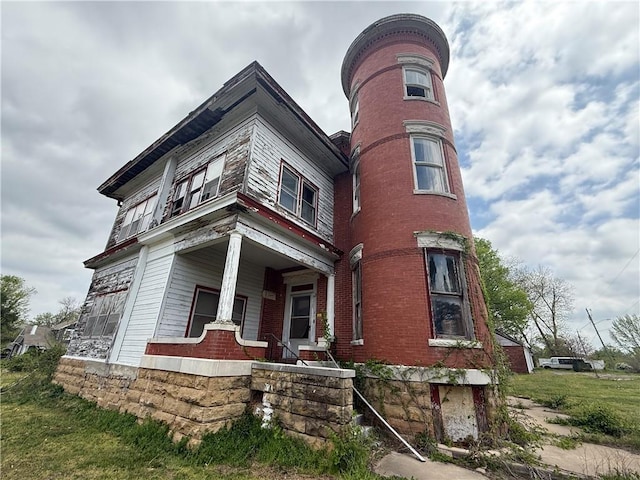 view of front of home with covered porch