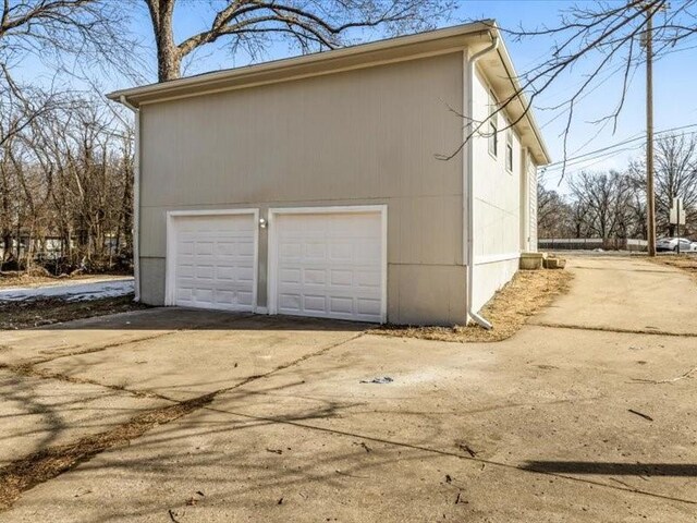 5836 Blue Ridge Blvd, Raytown, MO 64133 - view of detached garage