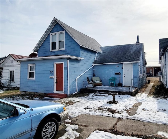 124 W 3rd Ave, Garnett, KS 66032 - view of front of property with entry steps and a deck