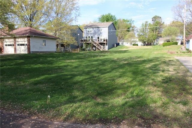 view of yard with a garage