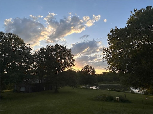 8725 Nebo Hills Rd, Liberty, MO 64068 - view of yard at dusk