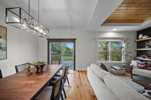 dining area featuring light wood-type flooring, plenty of natural light, recessed lighting, and baseboards