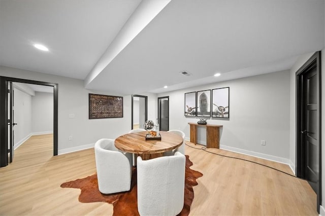 dining space featuring light wood-type flooring, recessed lighting, and baseboards